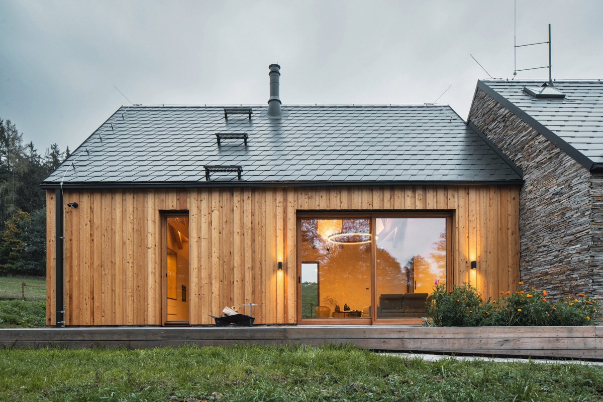 Lukáš Janout Architects jsou autory archetypálního rodinného domu v západních Čechách
