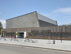 Plavecký bazén se nachází v okresním městě Trebišov na jihovýchodě Slovenska