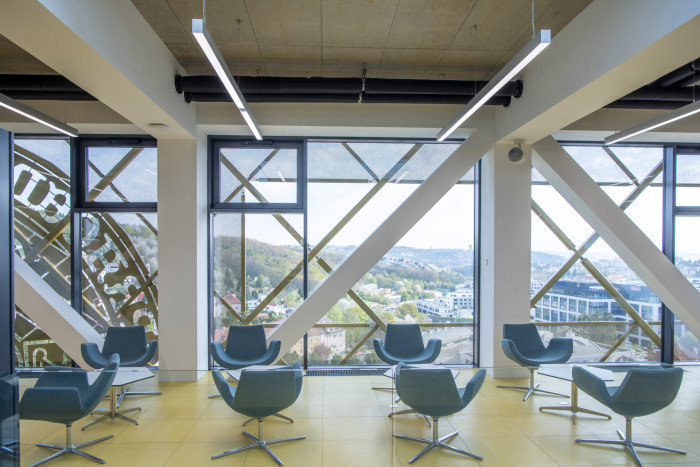 Areál FSV UK Praha v Jinonicích s nízkonákladovým vytápěním a chlazením REHAU