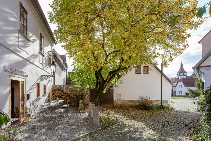 Čajovna v historickém domě v Blatné od studia DEBYT