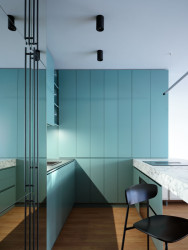 Byt ukrývá praktická úložná řešení. (Rekonstrukce bytu v Pitkovicích, Formafatal)