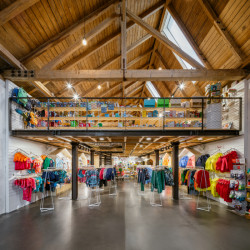 Přestavba Vindyšovy továrny na Ski a Bike Centrum Radotín, VLLNNA + Martin Duba studio/ Ing. arch. Petr Šindelář, Ing. arch. Martin Duba, Ing. arch. Hana Davidová