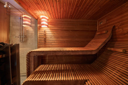 Sauna se nachází v podzemním podlaží. 