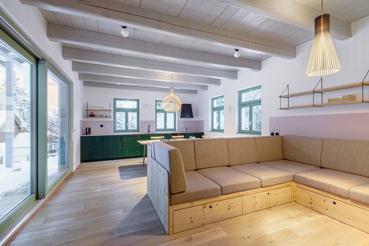 Chata v Jizerských horách od architektky Kateřiny Margoldové