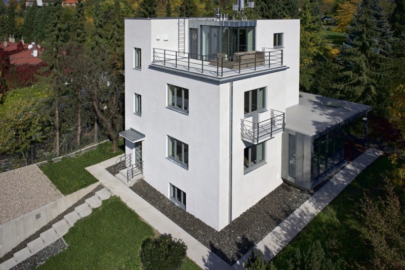 Ťoupalíkova vila, Studio Hangár