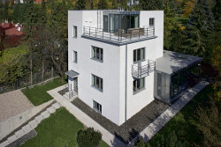 Ťoupalíkova vila, Studio Hangár