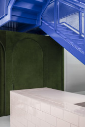 Multifunkční prodejna Off-White od Virgila Abloha a studia AMO