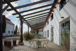 Kocanda Kravsko, ORA: Z třídírny se stala restaurace se společenským sálem