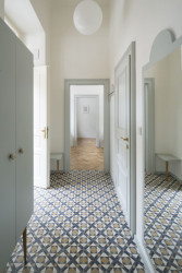 Rekonstrukce činžovního bytu s pavlačí, No Architects