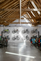 Přestavba Vindyšovy továrny na Ski a Bike Centrum Radotín, VLLNNA + Martin Duba studio/ Ing. arch. Petr Šindelář, Ing. arch. Martin Duba, Ing. arch. Hana Davidová