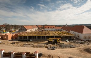 Všechny stávající budovy byly zrekonstruovány s použitím původních konstrukcí i materiálů. V areálu vyrostla také novostavba, která v sobě obsahuje společenský sál