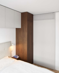 Pohled do ložnice (Interiér bytu Karlín; PANIKHORN)