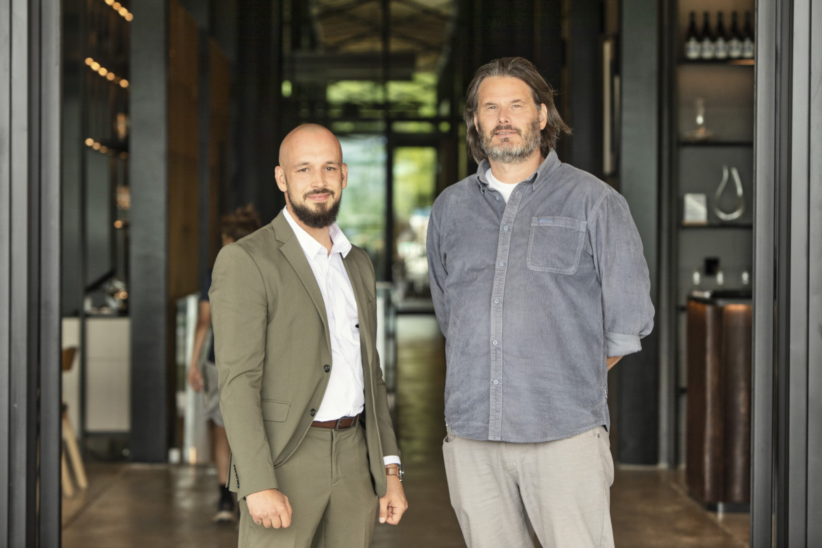 Federico Fabbri, provozní ředitel ARTEVINI Resort & Winery a Juraj Matula, hlavní architekt projektu za znamení čtyř – architekti (ARTEVINI Resort & Winery u Velkých Pavlovic; znamení čtyř – architekti)
