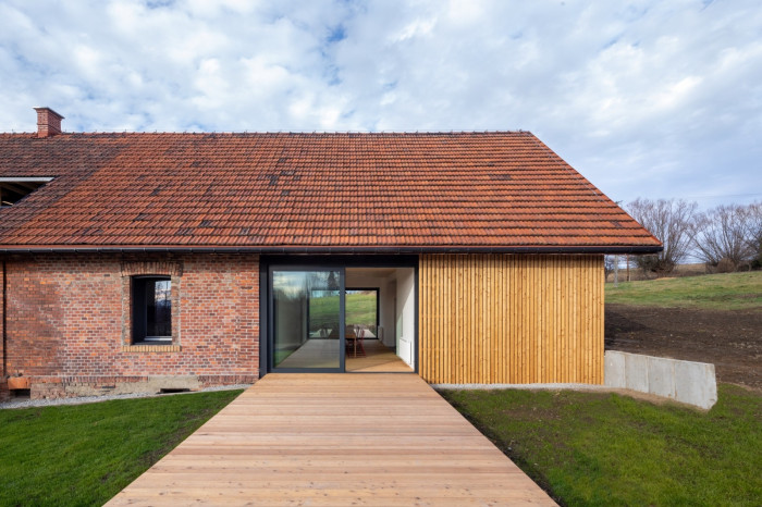 Rekonstrukce firemního sídla mmcité+ v Mazančowicích v Polsku od Kamil Mrva Architects