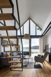 Boq architekti - Dům u rybníka: Díky prosklenému průčelí se otevírají výhledy do krajiny