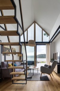 Boq architekti - Dům u rybníka: Díky prosklenému průčelí se otevírají výhledy do krajiny
