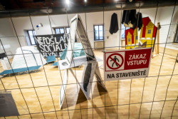 Od 20. prosince 2023 probíhá v GJF výstava, která upozorňuje na nedostupnost bydlení.