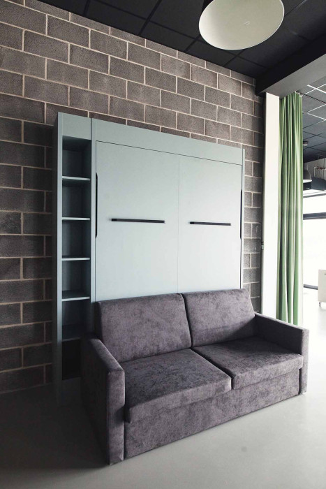 Součástí sestavy může být čelní pohovka bez područek, s možností doplnění o úložný prostor nebo područky.