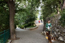 Obnovená opěrná zeď (Obnova Riegrových sadů, Matouš Jebavý)