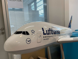 TJ ARCHITEKTI navrhli rekonstrukci kancelářským prostor letecké společnosti Lufthansa, použity byly akustické panely ACUTEC