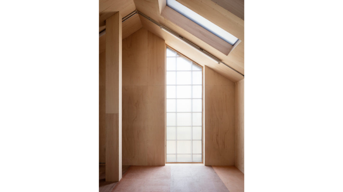 The Gantry, přestavba olympijského vysílacího centra na ateliéry a kanceláře od studia Hawkins\Brown