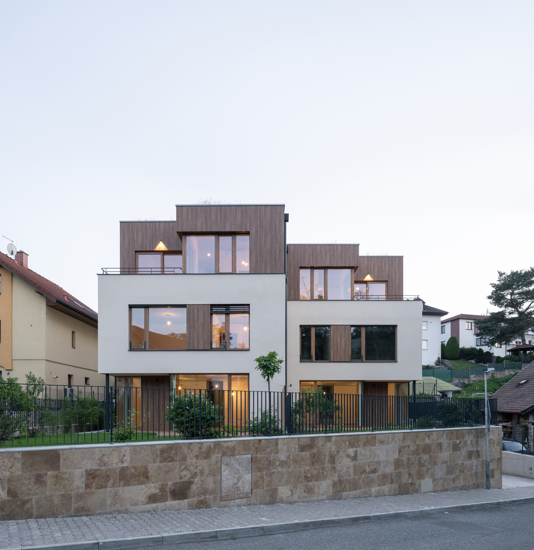 Brněnští architekti z ateliéru SENAA zrealizovali viladům v Praze