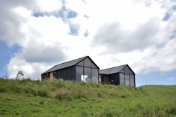 Modulární dvojdům od architekta jménem Rubén Gómez Gañán v Kolumbii