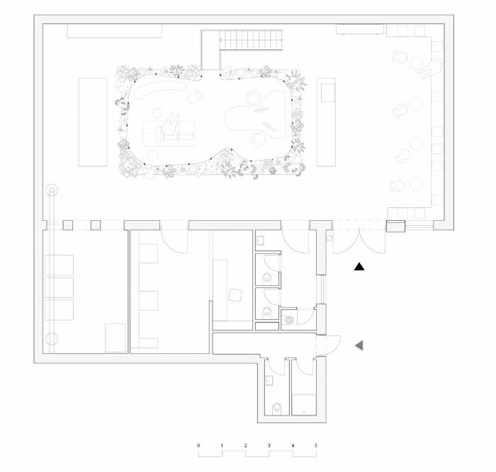 Coffee hub GROUNDS, KOGAA / Alexandra Georgescu, Tomas Kozelsky, Viktor Odstrčilík, Kateřina Baťková, Josef Řehák, Kateřina Čenovská, půdorys