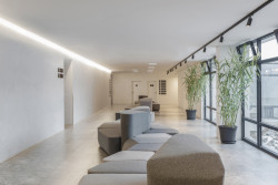 Petr Hák proměnil bývalou lázeňskou polikliniku v Poděbradech na designový hotel Chariclea