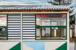 Něco vyměněno, něco repasováno.(Zastávka v Podmoklech nad Berounkou, Debyt architektura)