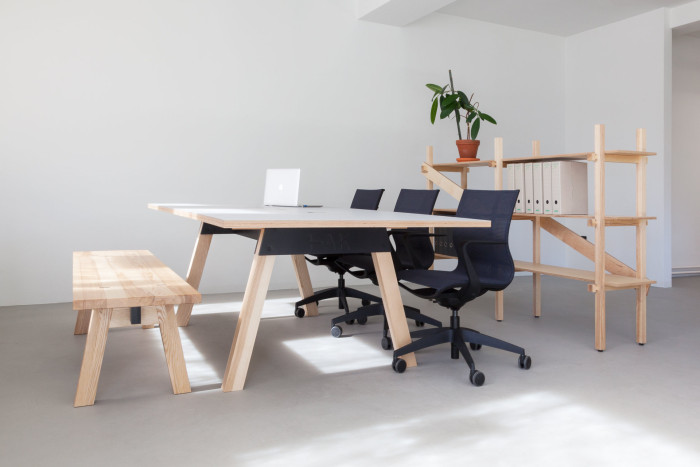 Lavice TAK spolu s Jednacím stolem TAK