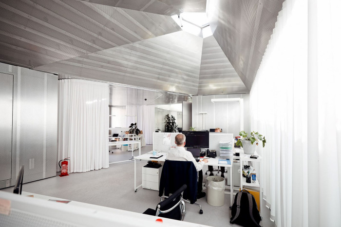 Vývojové inovační centrum KOMA se zaměřuje na nové konstrukční řešení, testování materiálů a optimalizaci výroby.