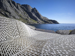 The Oslo School of Architecture & Design, Nedostatek a kreativita v zeměpisné šířce 68S. Lokace: NTR, Lofoten, Nusfjord 2013 - foto