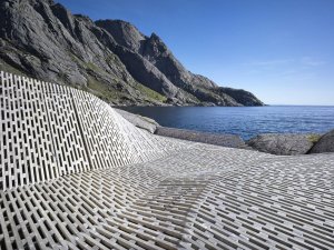 The Oslo School of Architecture & Design, Nedostatek a kreativita v zeměpisné šířce 68S. Lokace: NTR, Lofoten, Nusfjord 2013 - foto