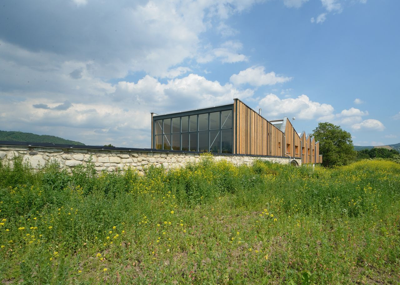 3+1 architekti, Revitalizace hospodářského dvora JACER, školicí středisko – foto