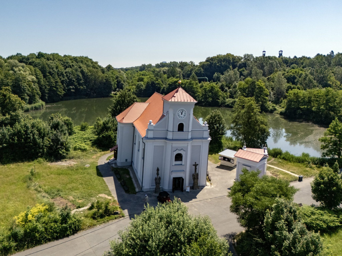Kostel sv. Petra z Alkantary v Karviné, známý jako Šikmý kostel