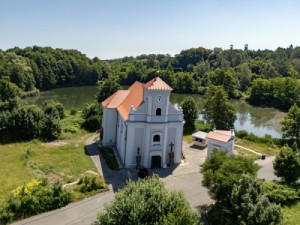 Kostel sv. Petra z Alkantary v Karviné, známý jako Šikmý kostel