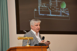 Kevin Flanagan na přednášce o dřevěných výškových budovách na MZe