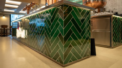 Keramický obklad na míru pro restauraci Na Čepu