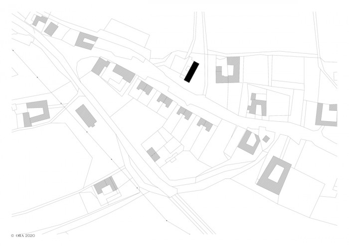 Dům v ruině, ORA, situace