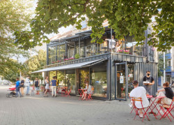 Kavárna Kontejner na Ortenově náměstí od Collarch studia