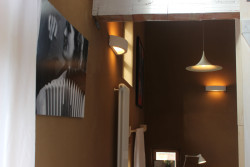 Cena realizace a materiálu dohromady za metr čtvereční se pohybuje v rozmezí 1 500-2 500 Kč dle složitosti.