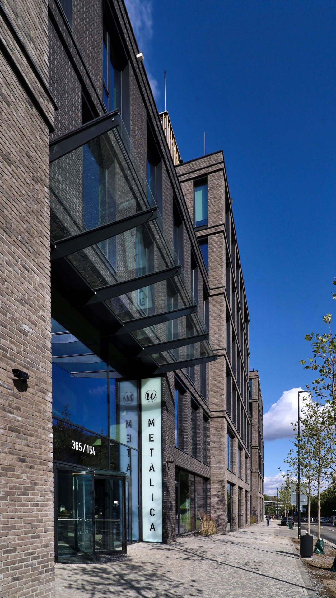 Budova Metalica na Nové Waltrovce je první budovou u nás, na níž byl použit moderní fasádní systém Bricknology.