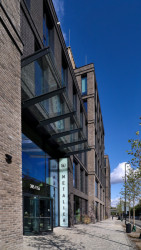 Budova Metalica na Nové Waltrovce je první budovou u nás, na níž byl použit moderní fasádní systém Bricknology.