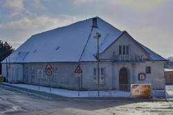 V roce 2023 byl v obci Valeč po rekonstrukci otevřen kulturní dům, který vznikl z bývalé Sokolovny. 