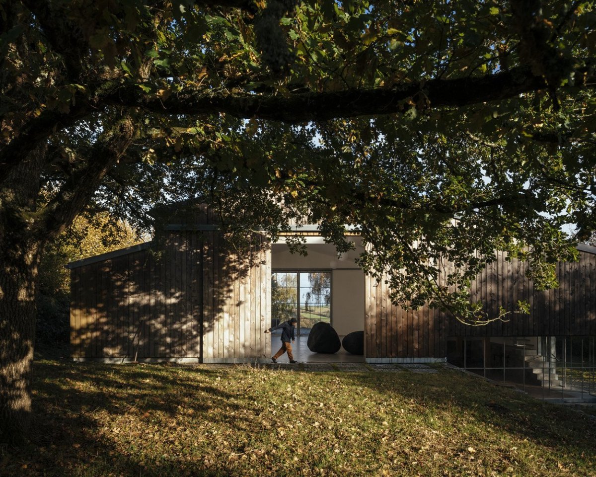 Stodola proměněná v sochařský ateliér od architekta Thomase Randall-Page