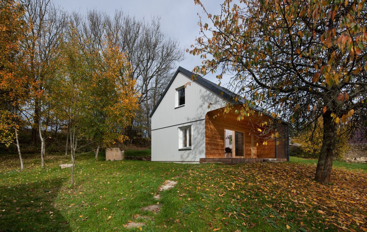 Majo architekti navrhli drobný rekreační objekt v jihočeském Senotíně