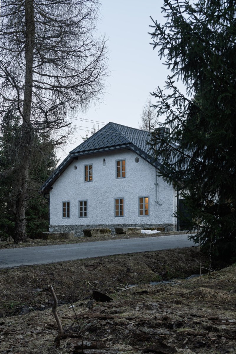 Pohled na hospodářskou část (Rekonstrukce chalupy Borová Lada; Studio Plyš)