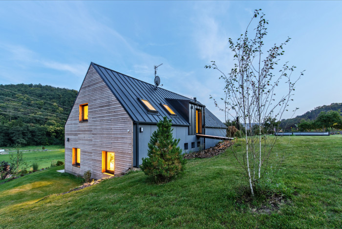 Dům ve svahu ve Chrustenicích od studia Reaktor