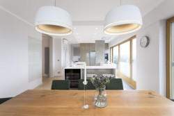 Interiér podle návrhu studia Ambience Design, ve kterém byly použity produkty TechniStone v designu Crystal Absolute White